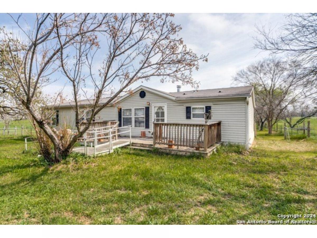 Picture of Home For Sale in Von Ormy, Texas, United States