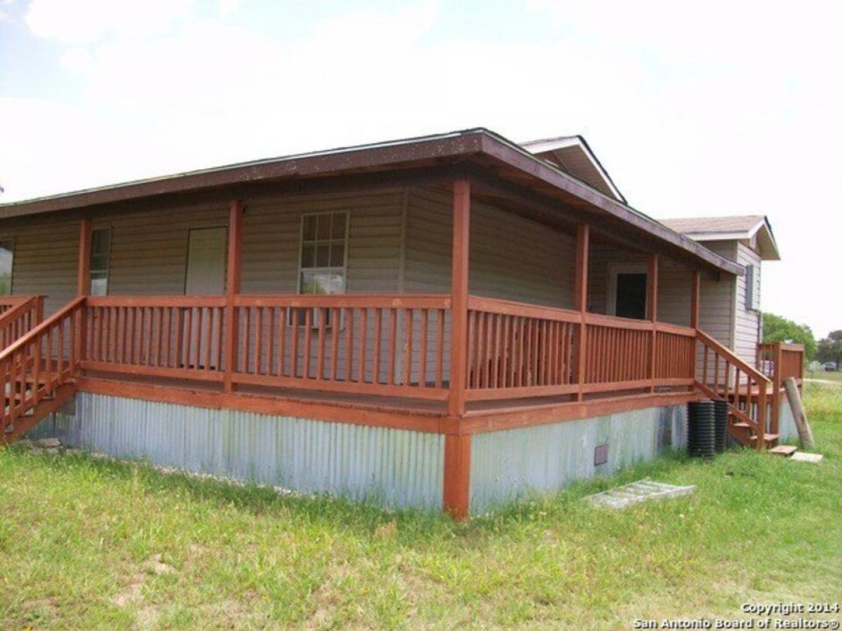 Picture of Home For Sale in Floresville, Texas, United States