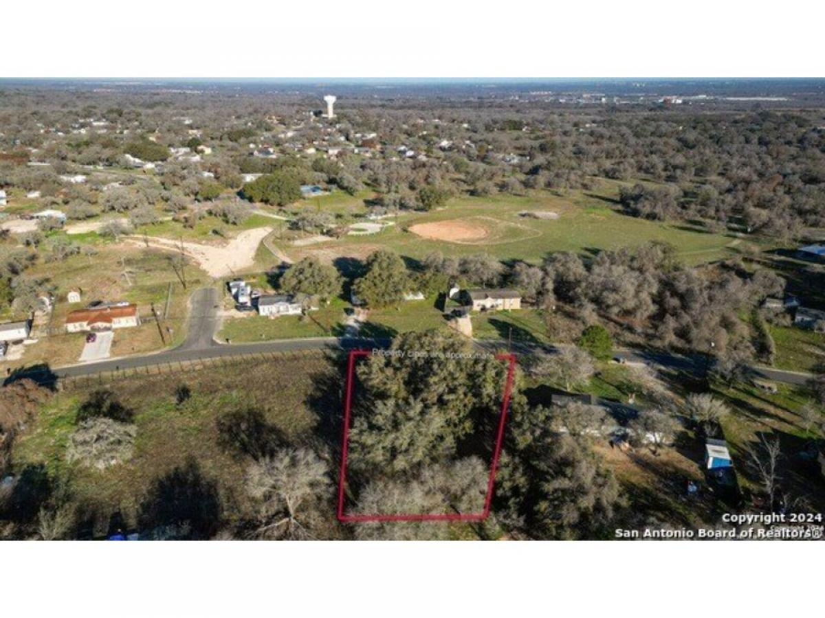 Picture of Residential Land For Sale in Elmendorf, Texas, United States