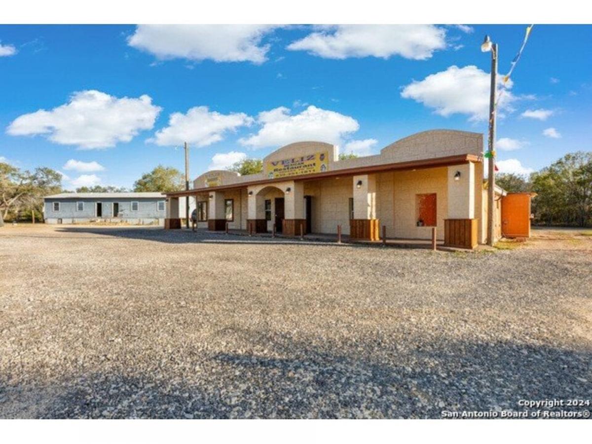 Picture of Home For Sale in Floresville, Texas, United States