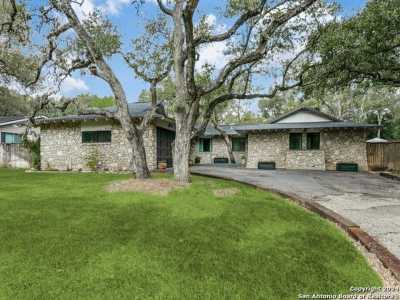 Home For Sale in Hollywood Park, Texas