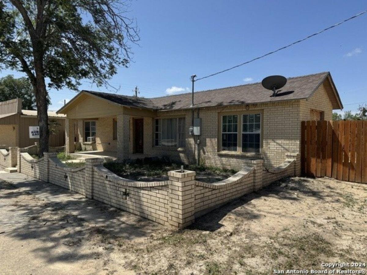 Picture of Home For Sale in Brackettville, Texas, United States