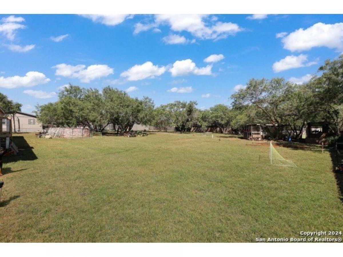 Picture of Home For Sale in Lytle, Texas, United States