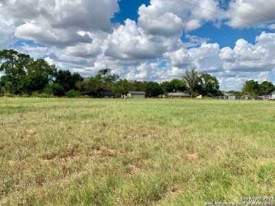 Residential Land For Sale in Floresville, Texas