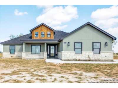 Home For Sale in Floresville, Texas