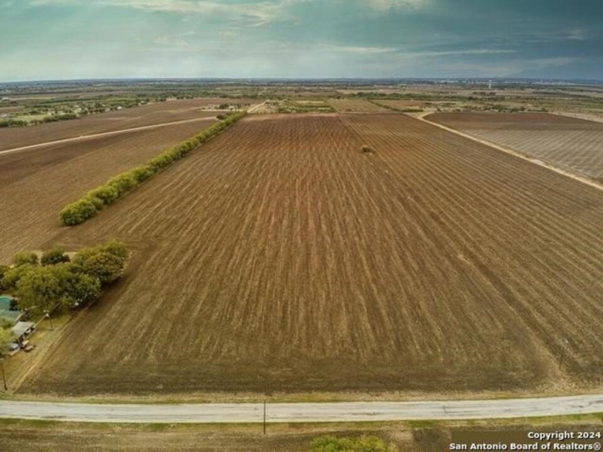 Picture of Residential Land For Sale in Cibolo, Texas, United States