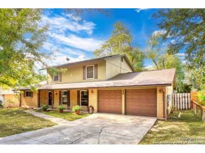 Home For Sale in Universal City, Texas