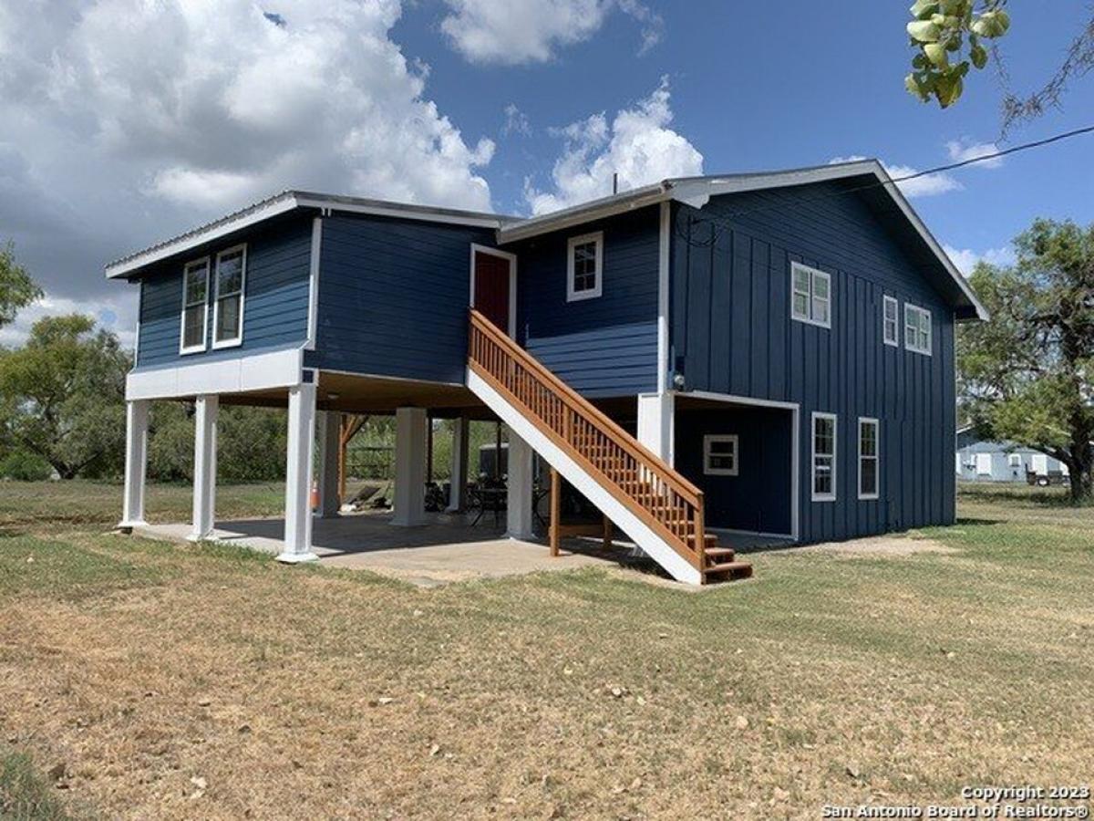 Picture of Home For Sale in George West, Texas, United States