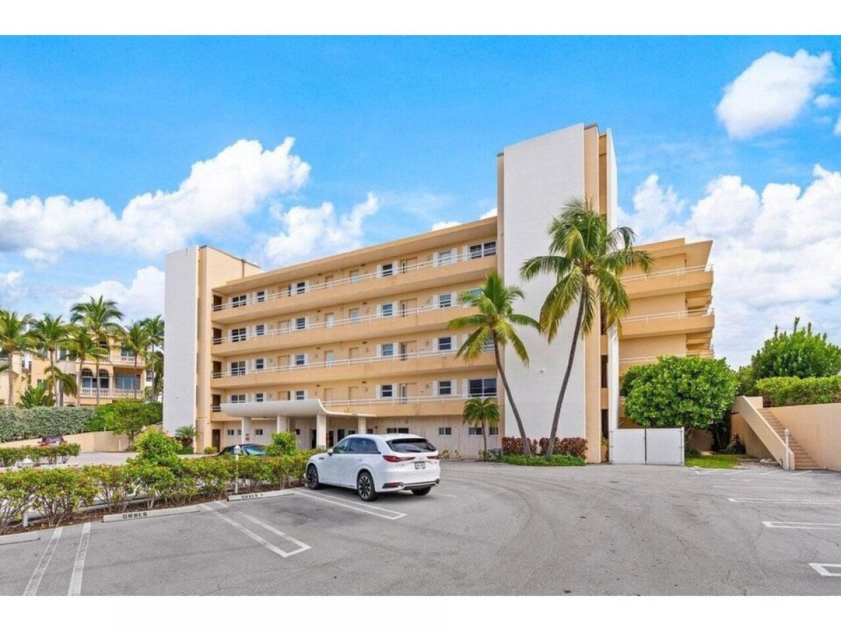 Picture of Home For Sale in Highland Beach, Florida, United States