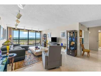 Home For Sale in West Palm Beach, Florida