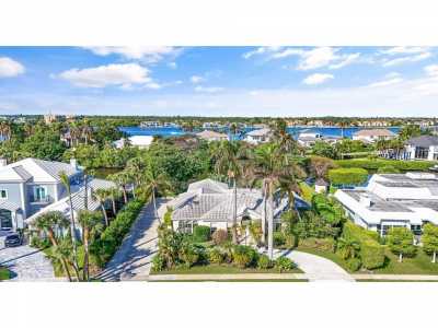 Home For Sale in Manalapan, Florida