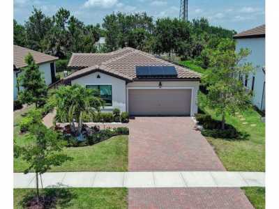 Home For Sale in Royal Palm Beach, Florida