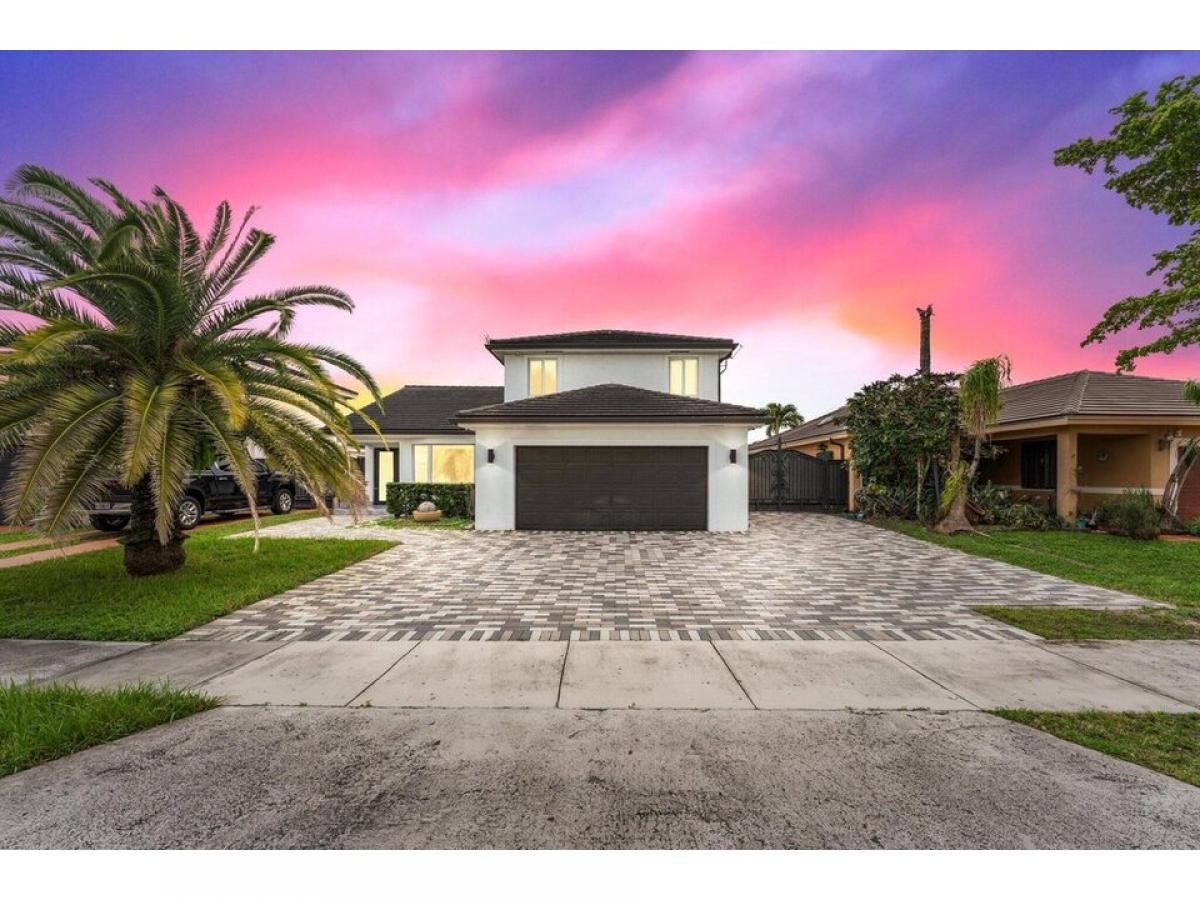 Picture of Home For Sale in Miami Lakes, Florida, United States