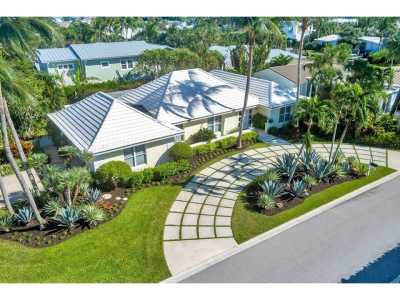 Home For Sale in Jupiter Inlet Colony, Florida