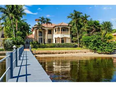 Home For Sale in Lantana, Florida