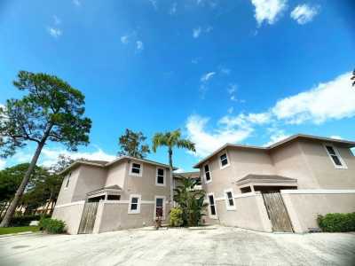 Home For Rent in Wellington, Florida