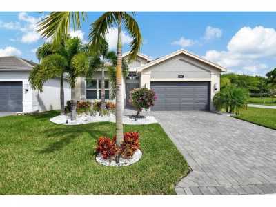 Home For Sale in Boynton Beach, Florida