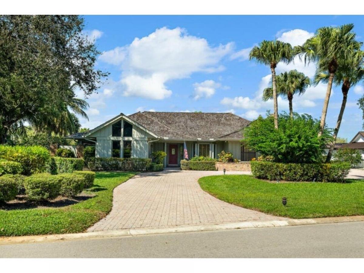 Picture of Home For Sale in Stuart, Florida, United States