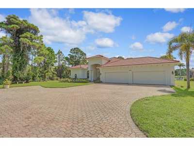 Home For Sale in Port Saint Lucie, Florida