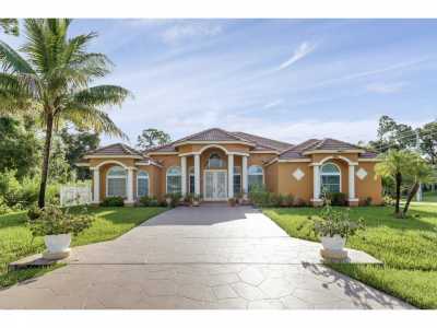 Home For Sale in Port Saint Lucie, Florida