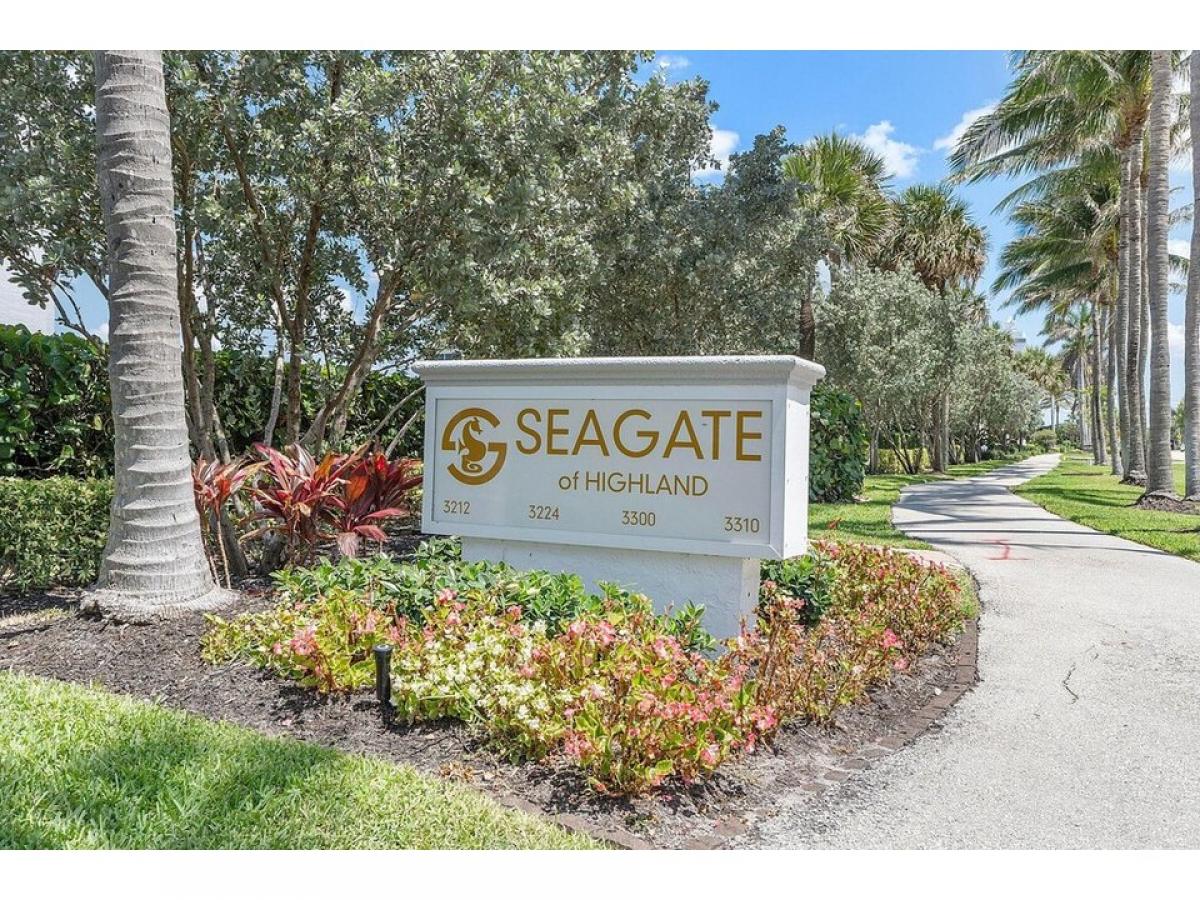 Picture of Home For Sale in Highland Beach, Florida, United States