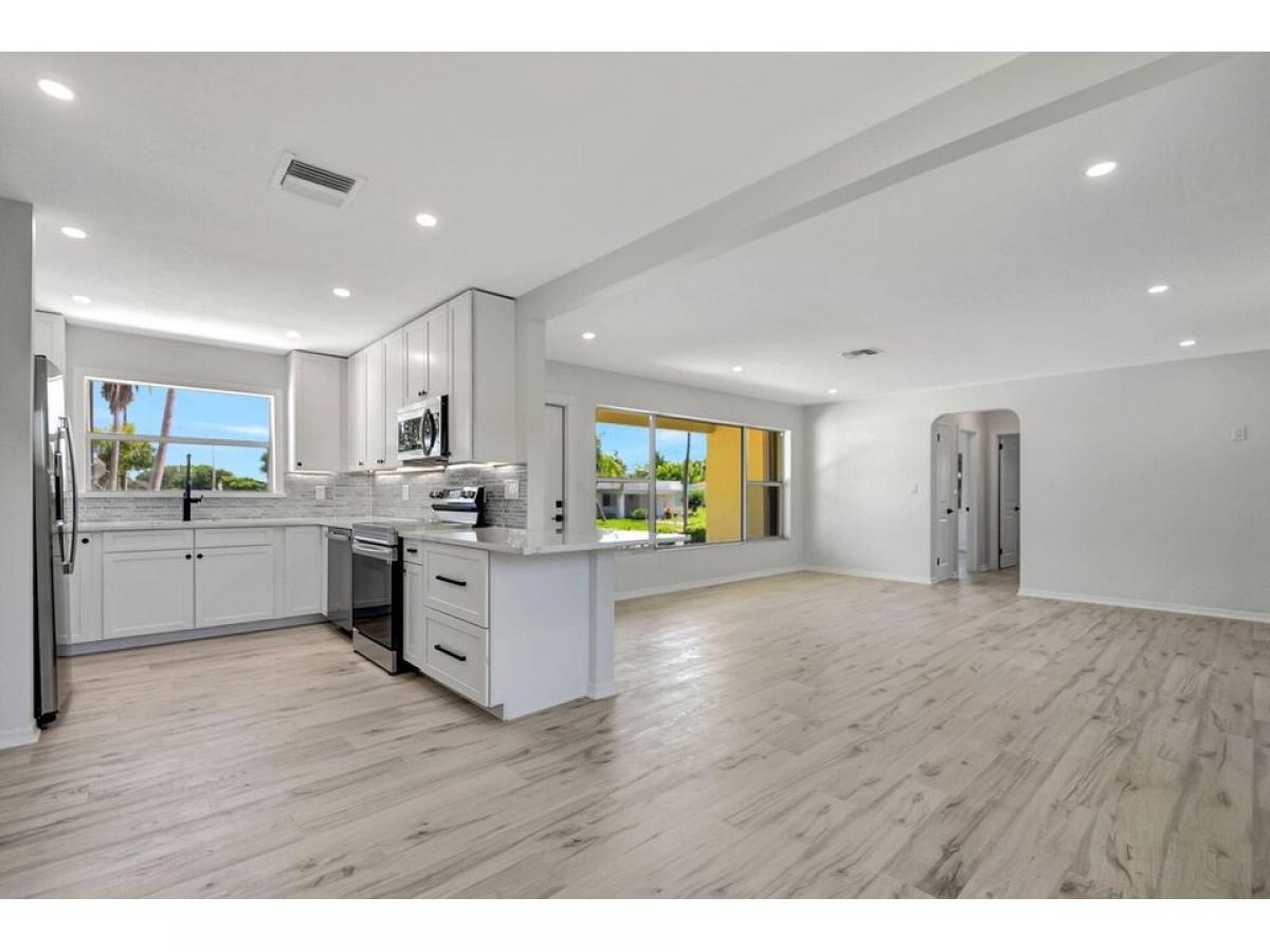 Picture of Home For Sale in Lake Worth Beach, Florida, United States