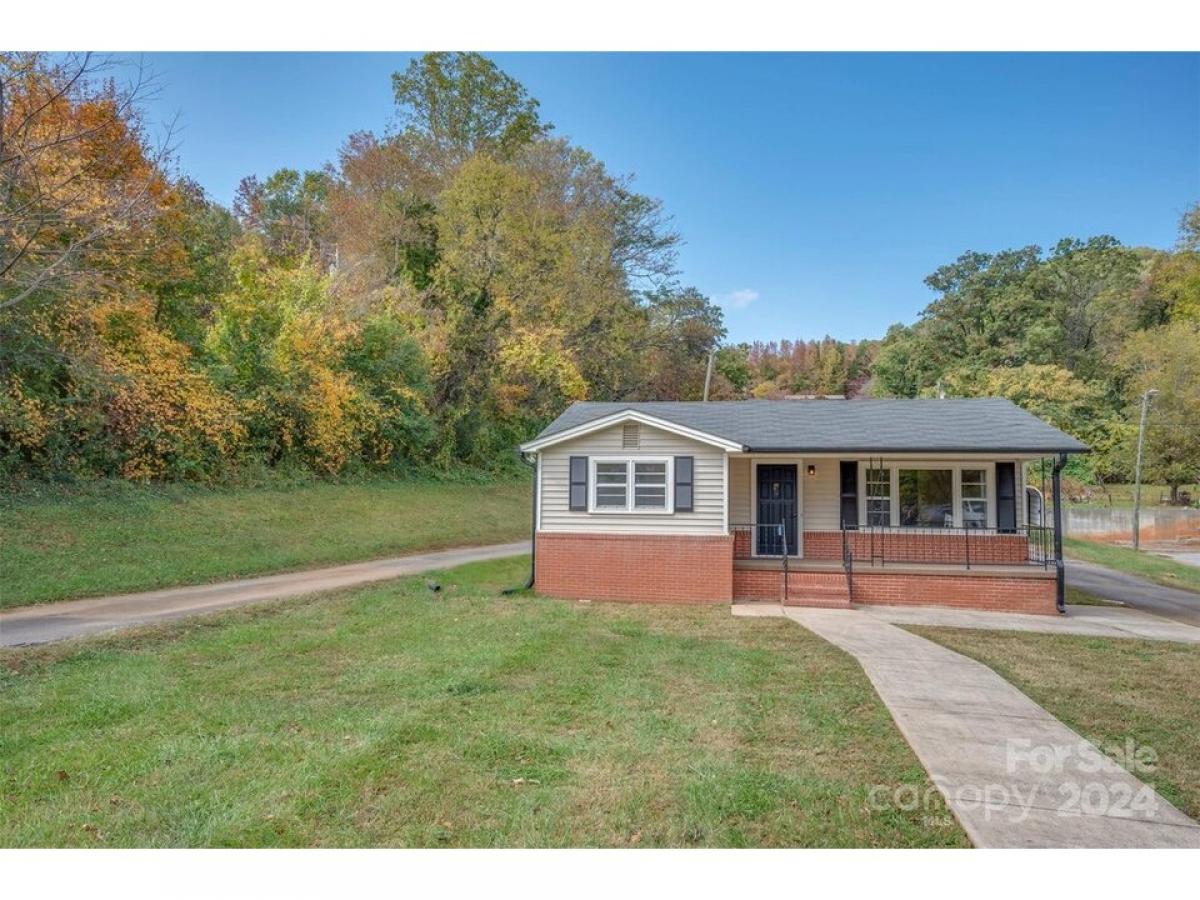 Picture of Home For Sale in Columbus, North Carolina, United States