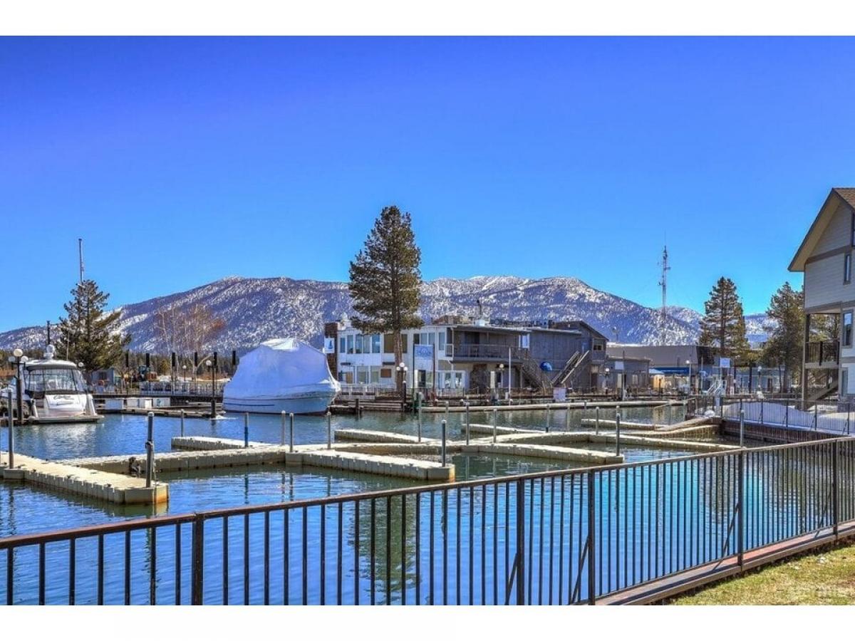 Picture of Home For Sale in South Lake Tahoe, California, United States