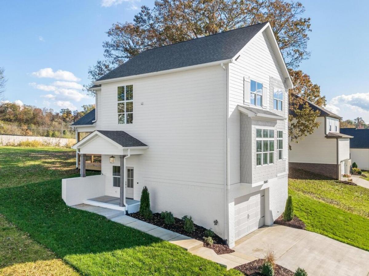 Picture of Home For Sale in Harrison, Tennessee, United States