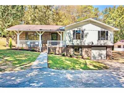 Home For Sale in Dayton, Tennessee