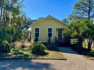 Home For Sale in Apalachicola, Florida