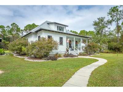 Home For Sale in Eastpoint, Florida