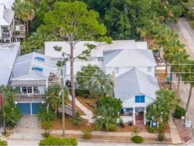 Home For Sale in Apalachicola, Florida