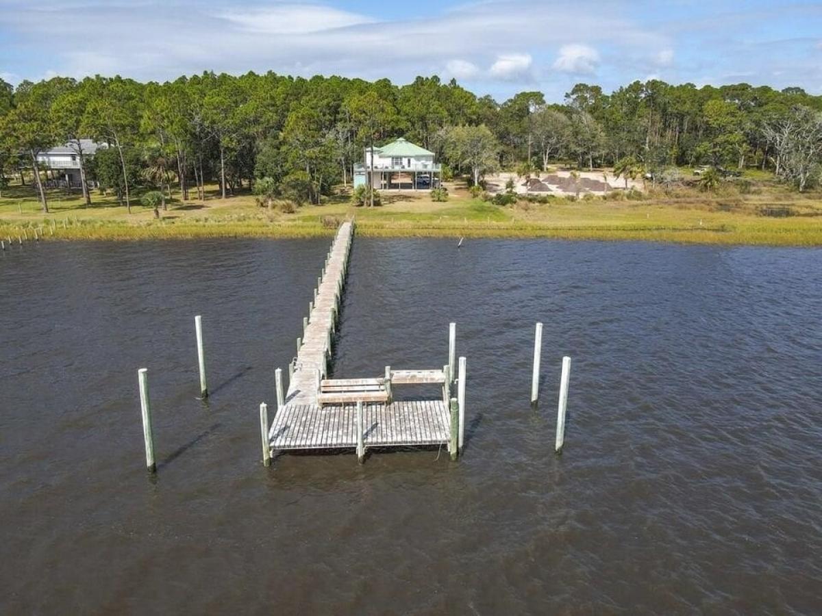 Picture of Home For Sale in Carrabelle, Florida, United States