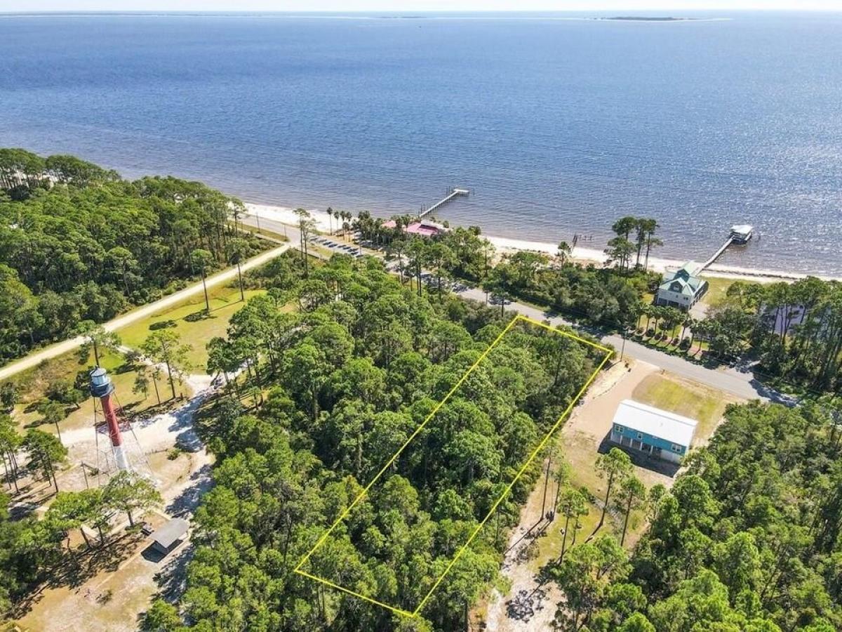 Picture of Residential Land For Sale in Carrabelle, Florida, United States