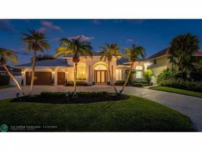 Home For Sale in Lighthouse Point, Florida