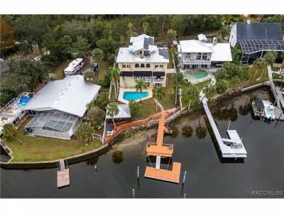 Home For Sale in Crystal River, Florida