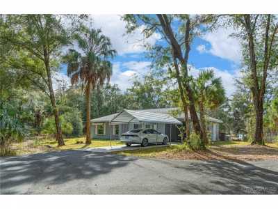 Home For Sale in Crystal River, Florida