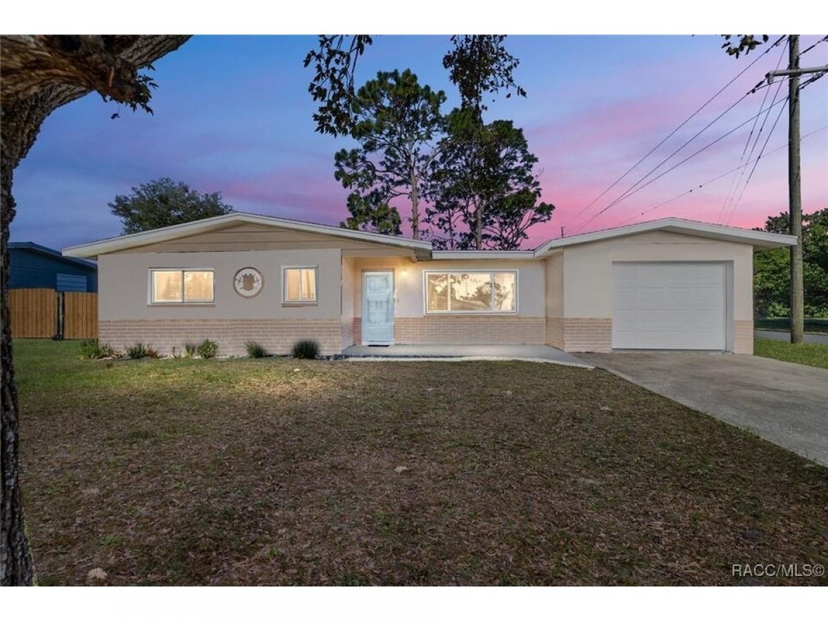 Picture of Home For Sale in Beverly Hills, Florida, United States