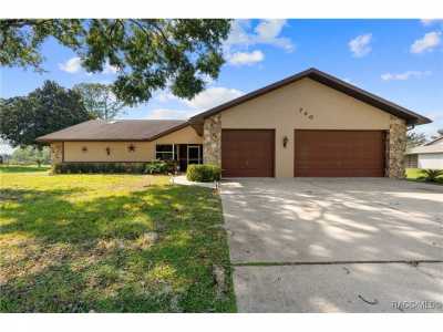 Home For Sale in Crystal River, Florida