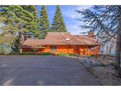 Home For Sale in Lake Almanor, California