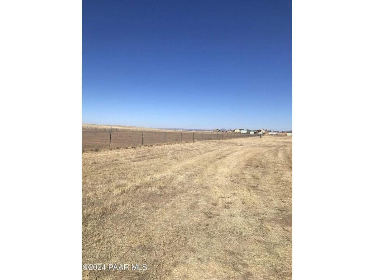 Picture of Residential Land For Sale in Prescott Valley, Arizona, United States