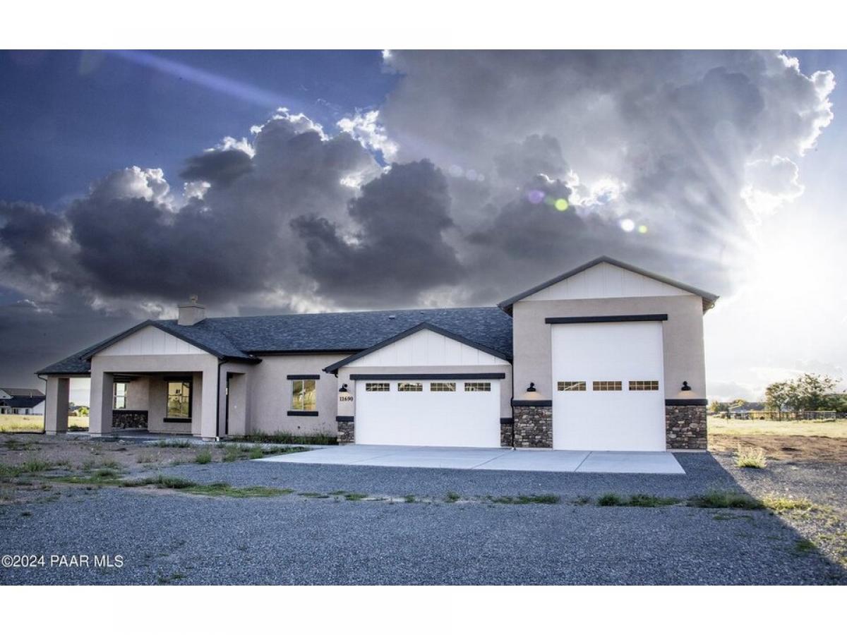 Picture of Home For Sale in Prescott Valley, Arizona, United States