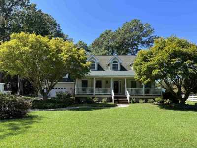 Home For Sale in Manteo, North Carolina