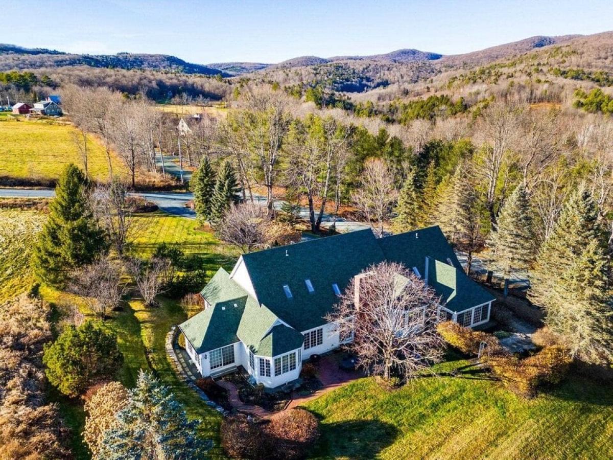 Picture of Home For Sale in Hartford, Vermont, United States