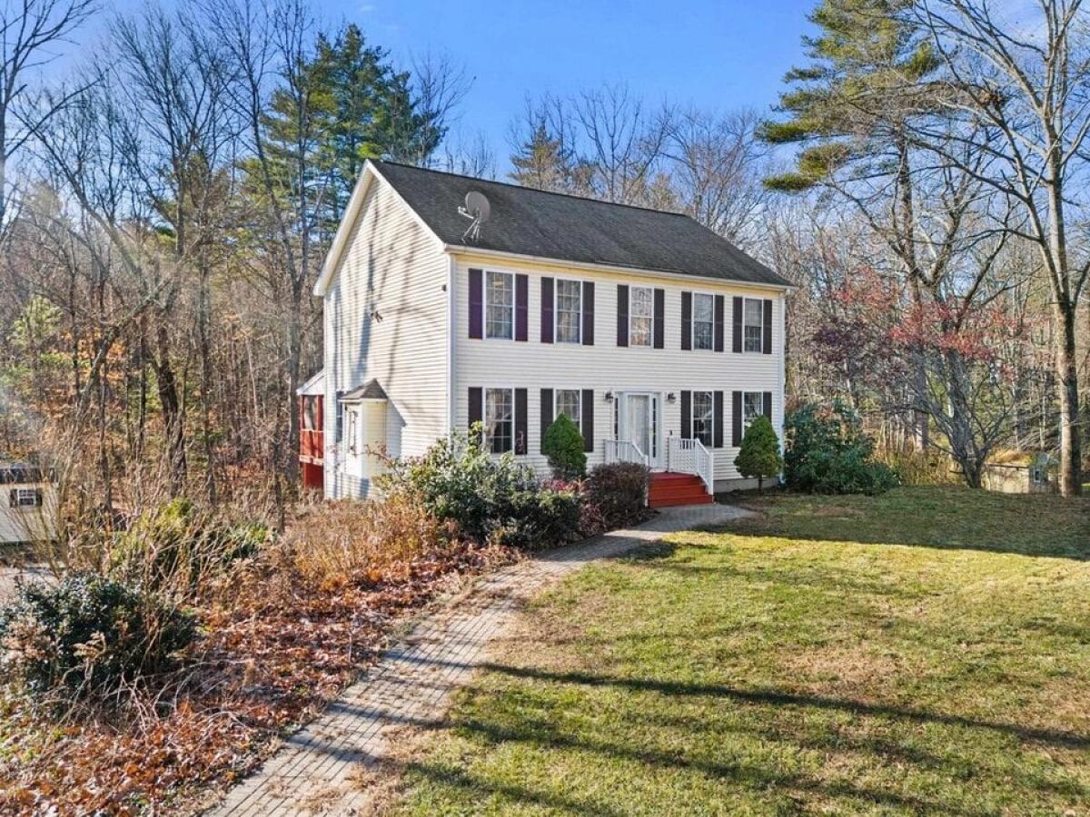 Picture of Home For Sale in Barrington, New Hampshire, United States