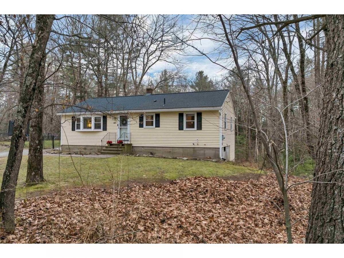 Picture of Home For Sale in Derry, New Hampshire, United States