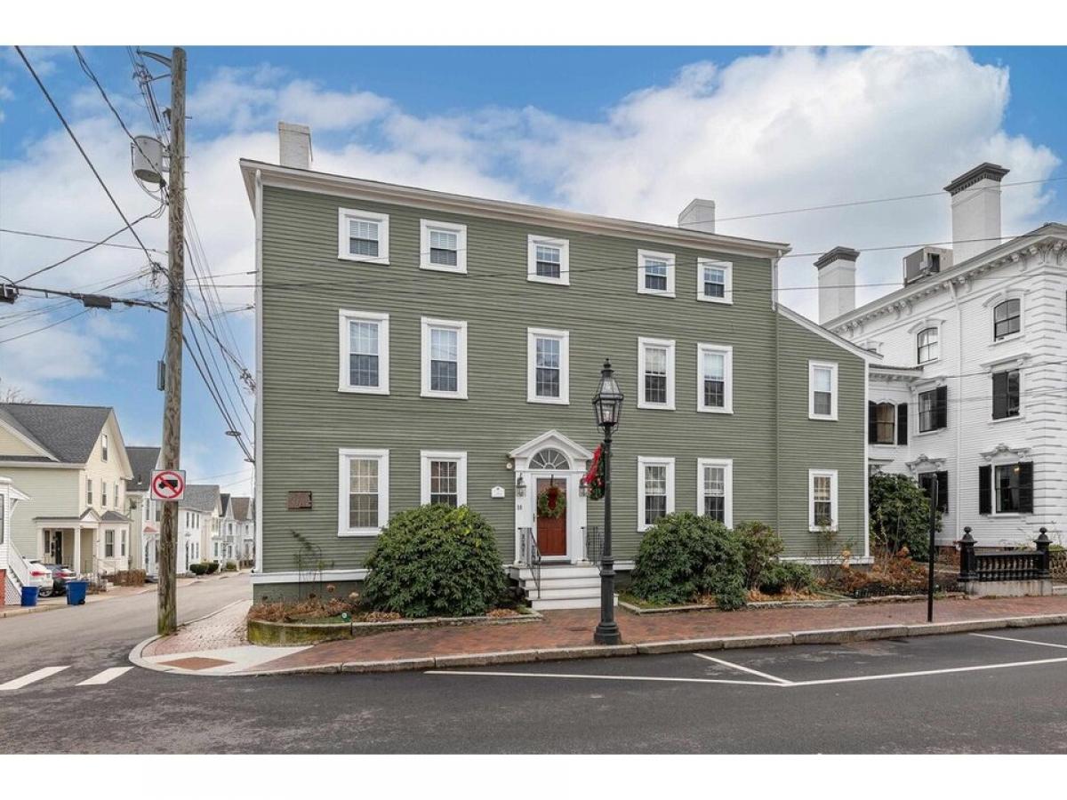 Picture of Home For Sale in Portsmouth, New Hampshire, United States