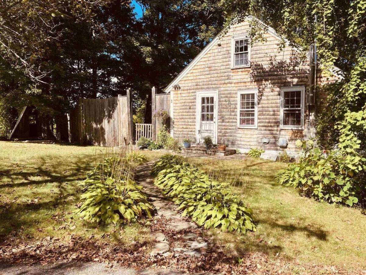 Picture of Home For Sale in Gilford, New Hampshire, United States