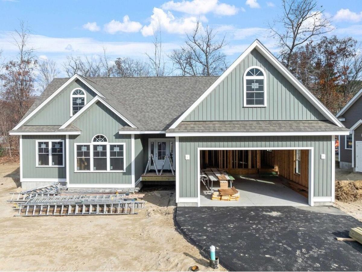 Picture of Home For Sale in Laconia, New Hampshire, United States